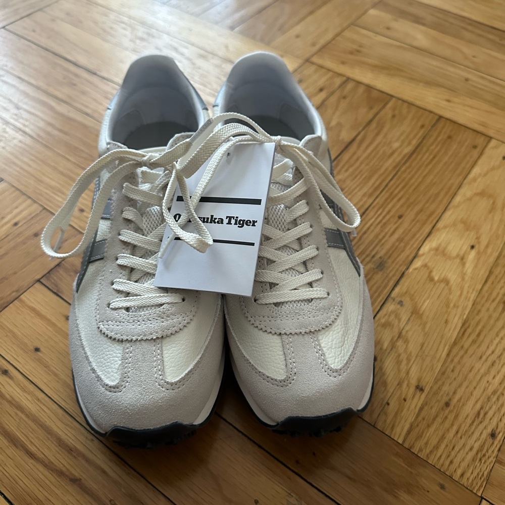 Onitsuka Tiger by Asics Unisex Light Cream/Silver Sneakers US 6.5/EUR 39.5